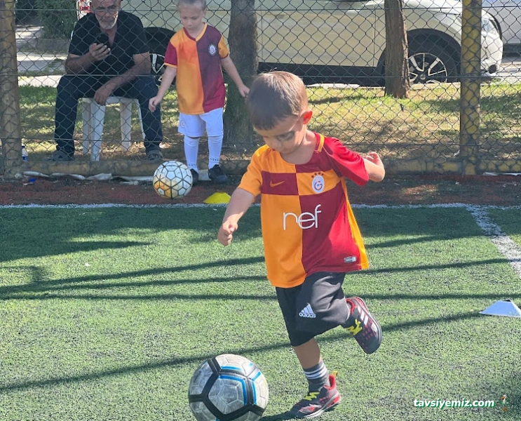 Galatasaray Kocaeli İzmit Futbol Okulu Galatasaray Kocaeli İzmit Futbol Okulu