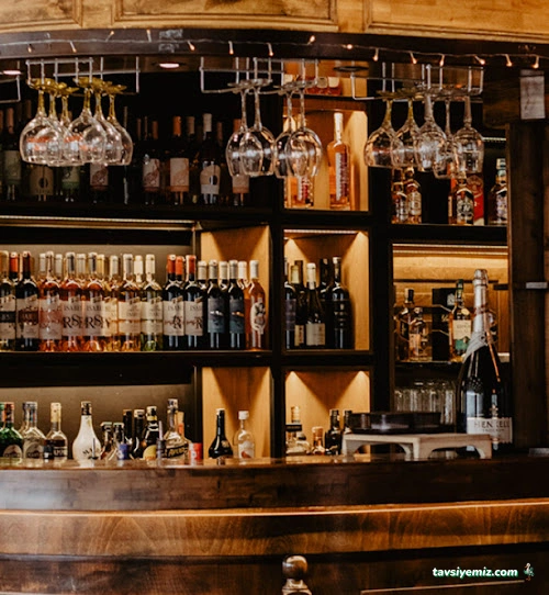 Gold & Black Cafe - Bistro - Pub Gold & Black Cafe - Bistro - Pub