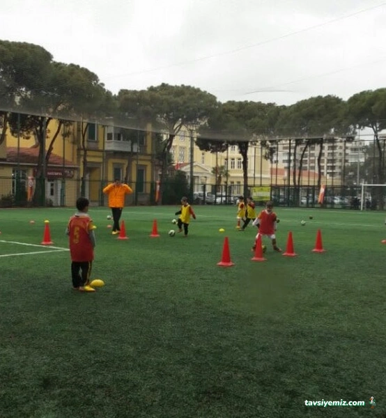 İzmir Galatasaray Futbol Okulu İzmir Galatasaray Futbol Okulu
