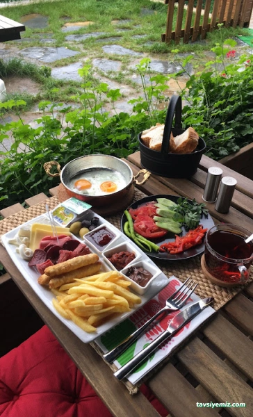 Le Kantin Cafe Garden Le Kantin Cafe Garden