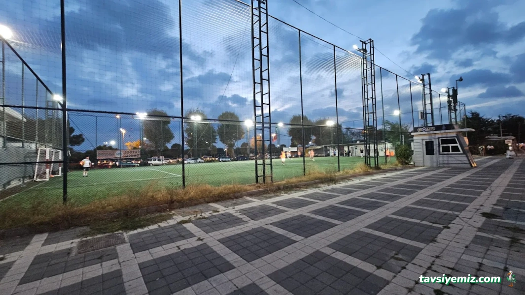 Maltepe Spor Tesisi Halı Saha Maltepe Spor Tesisi Halı Saha