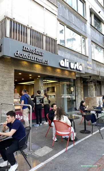 Meşhur Dondurmacı Ali Usta Meşhur Dondurmacı Ali Usta