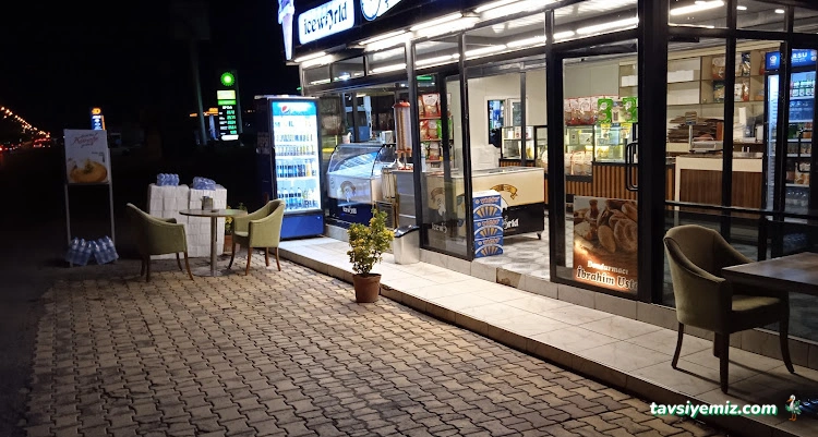 Meşhur Dondurmacı İbrahim Usta Meşhur Dondurmacı İbrahim Usta