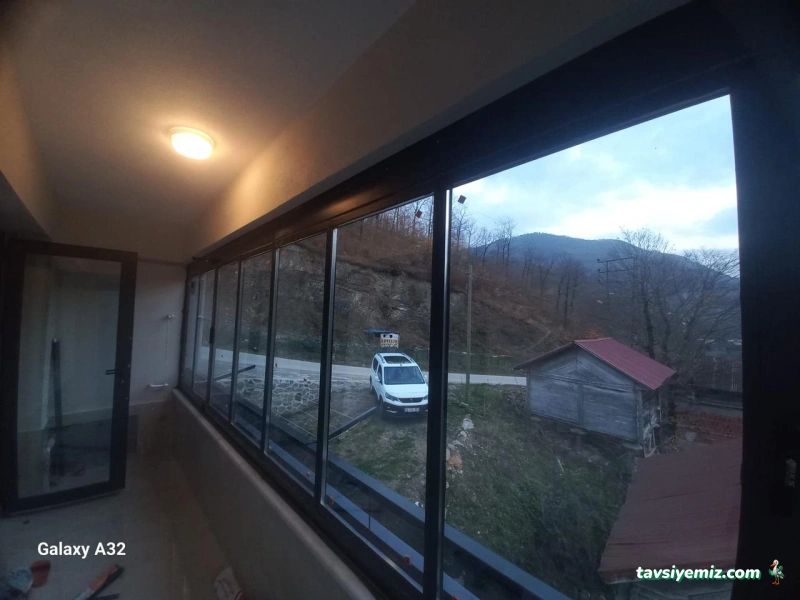 Öz Defne Cam Balkon