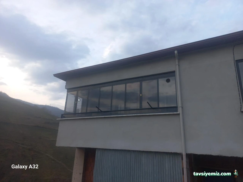 Öz Defne Cam Balkon