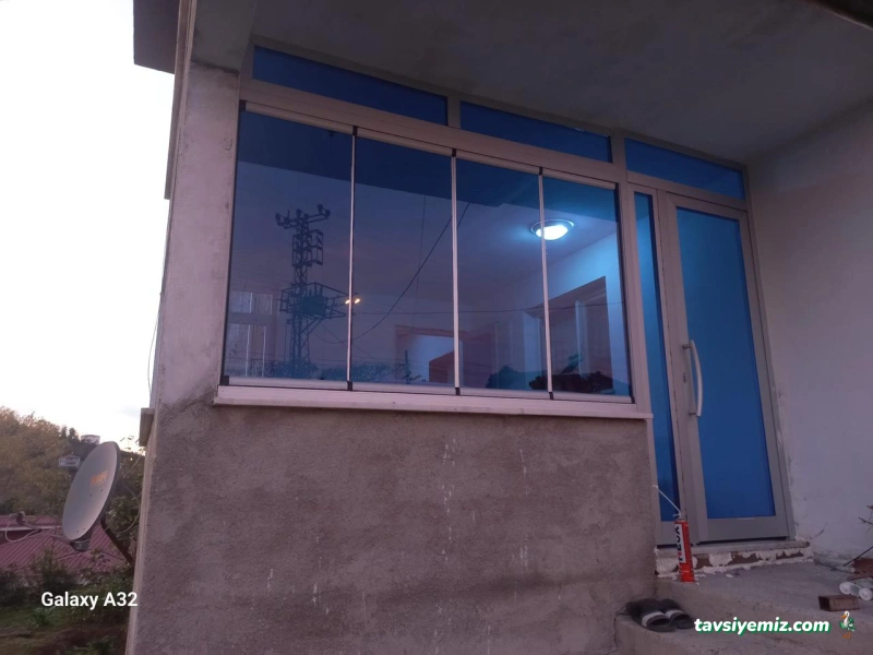 Öz Defne Cam Balkon