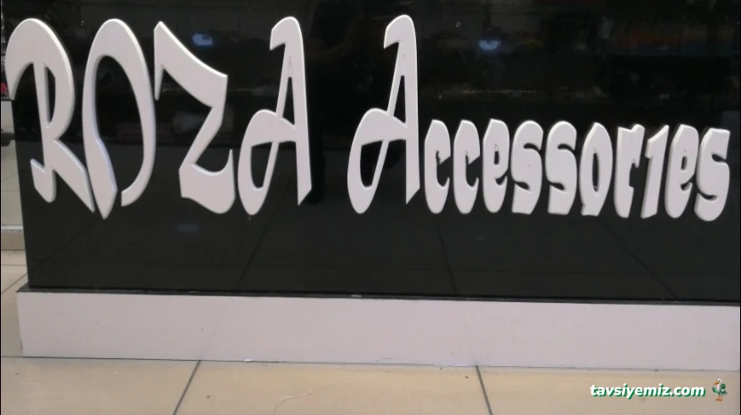 Roza Accessories