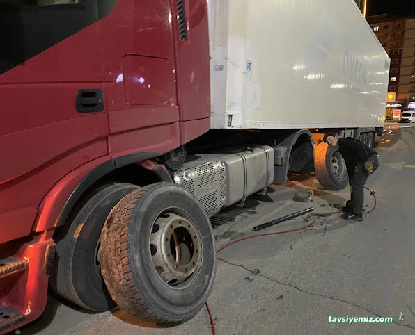 Şenol Oto Lastik 7/24 Yol Yardım Şenol Oto Lastik 7/24 Yol Yardım