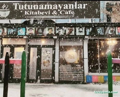 Tutunamayanlar Kitabevi & Kafe Tutunamayanlar Kitabevi & Kafe