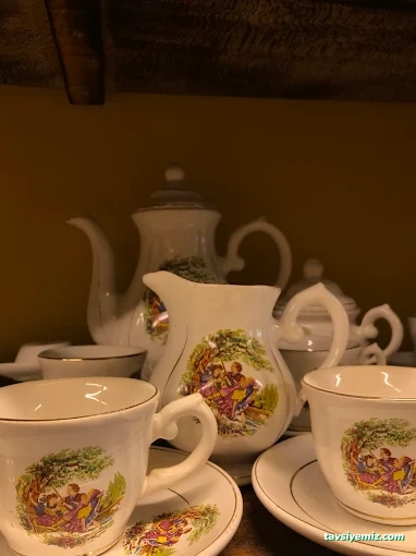 Üstat Antika Ve Sanat Evi Üstat Antika Ve Sanat Evi