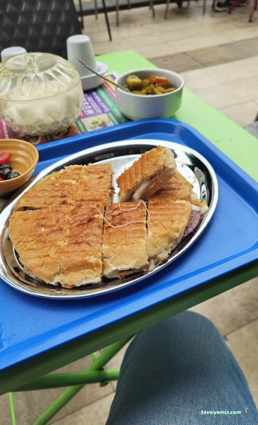Üstün Kahvaltı Börek Üstün Kahvaltı Börek