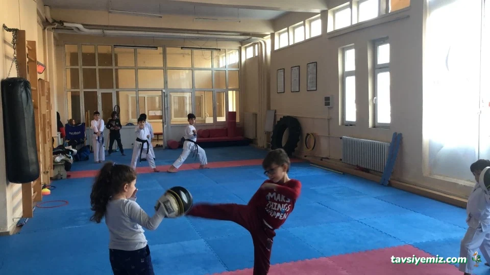 Uzakdoğu Sporları Salonu Uzakdoğu Sporları Salonu