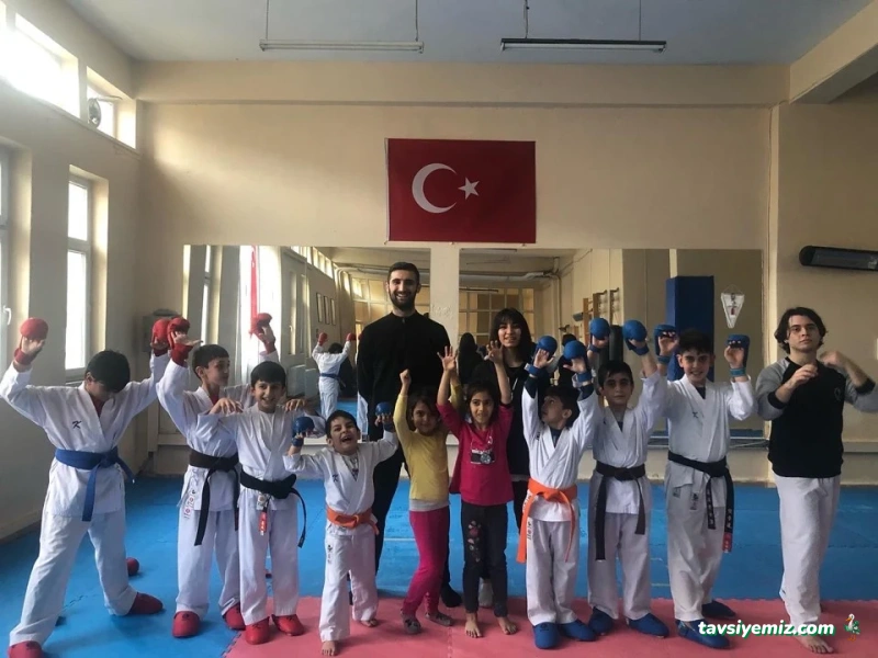 Uzakdoğu Sporları Salonu Uzakdoğu Sporları Salonu