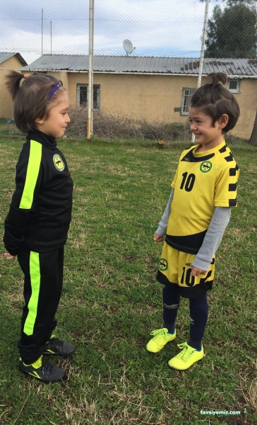 Yeni Nesil Futbol Okulu Özden Halı Saha Yeni Nesil Futbol Okulu Özden Halı Saha