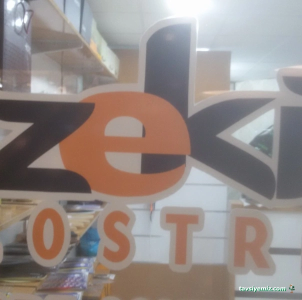 Zeki Lostra